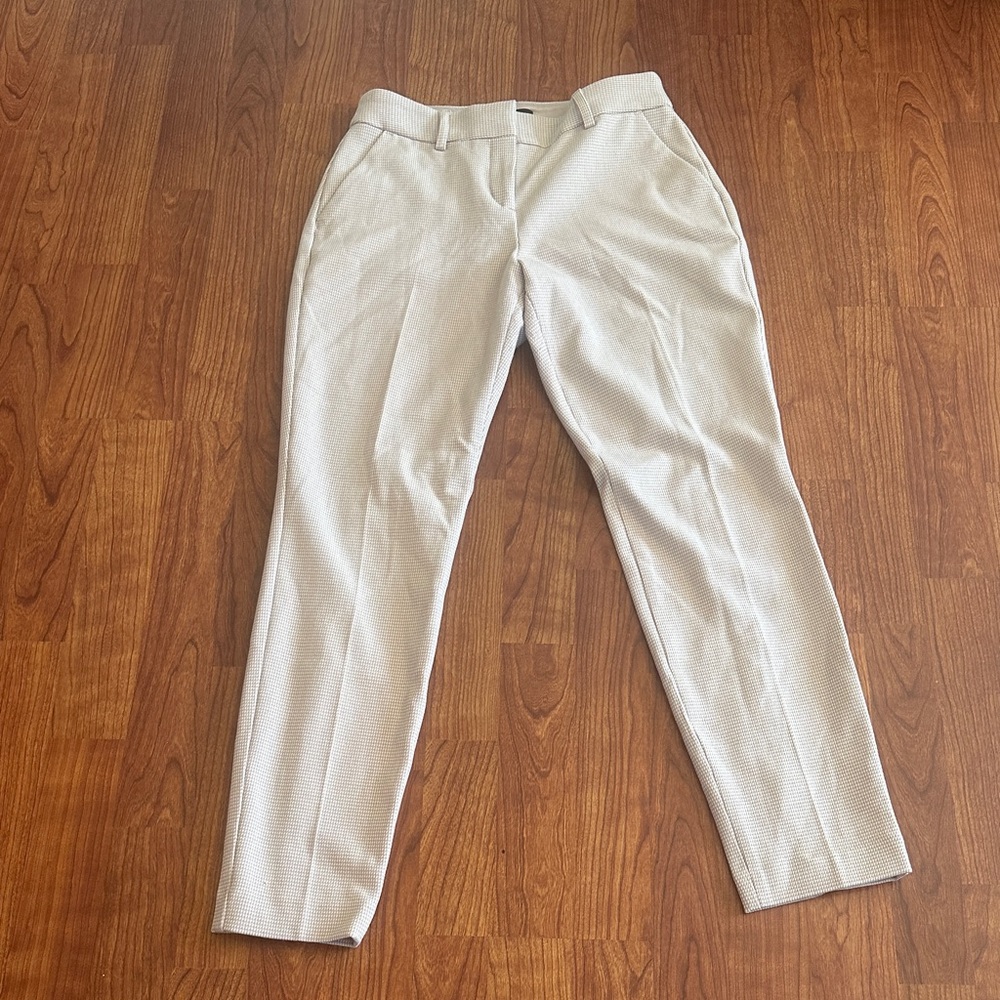 Express Columist Skinny mid rise dress pants. Size 2R. Pink and white.